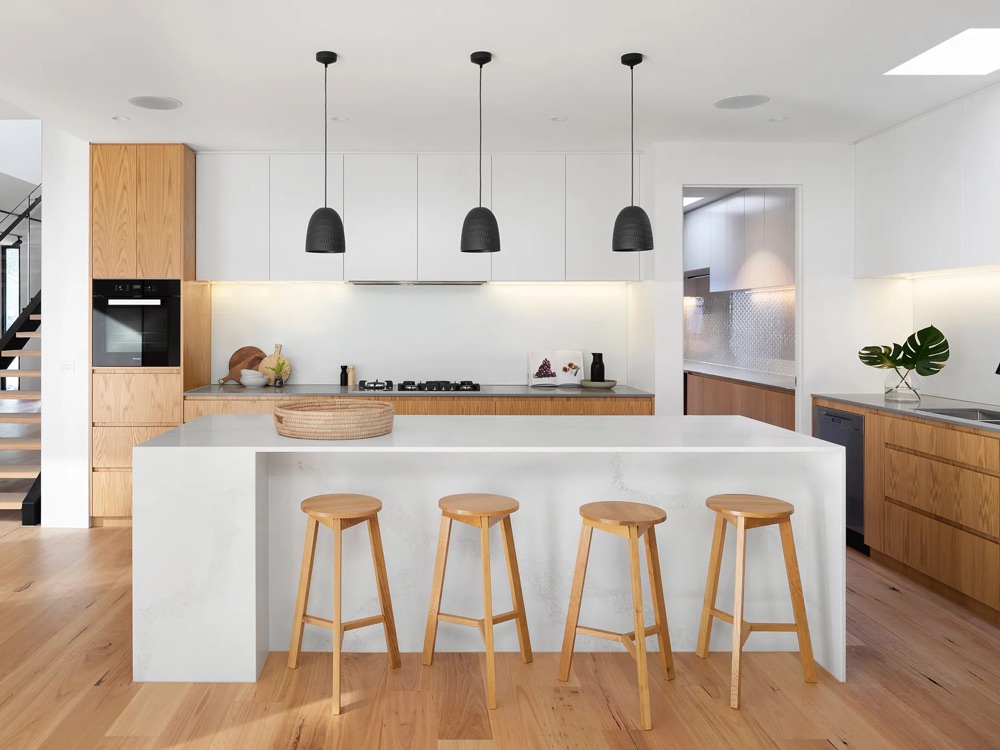 Cozinha de residência recém-pintada em Biguaçu
